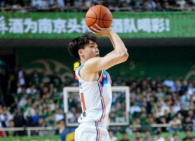 新疆男篮客场逆转浙江，领跑优势稳固的简单介绍