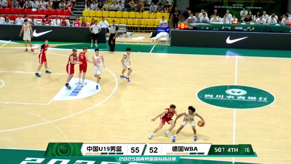 包含这可咋整！中国U19男篮4战狂丢80个进攻篮板的词条