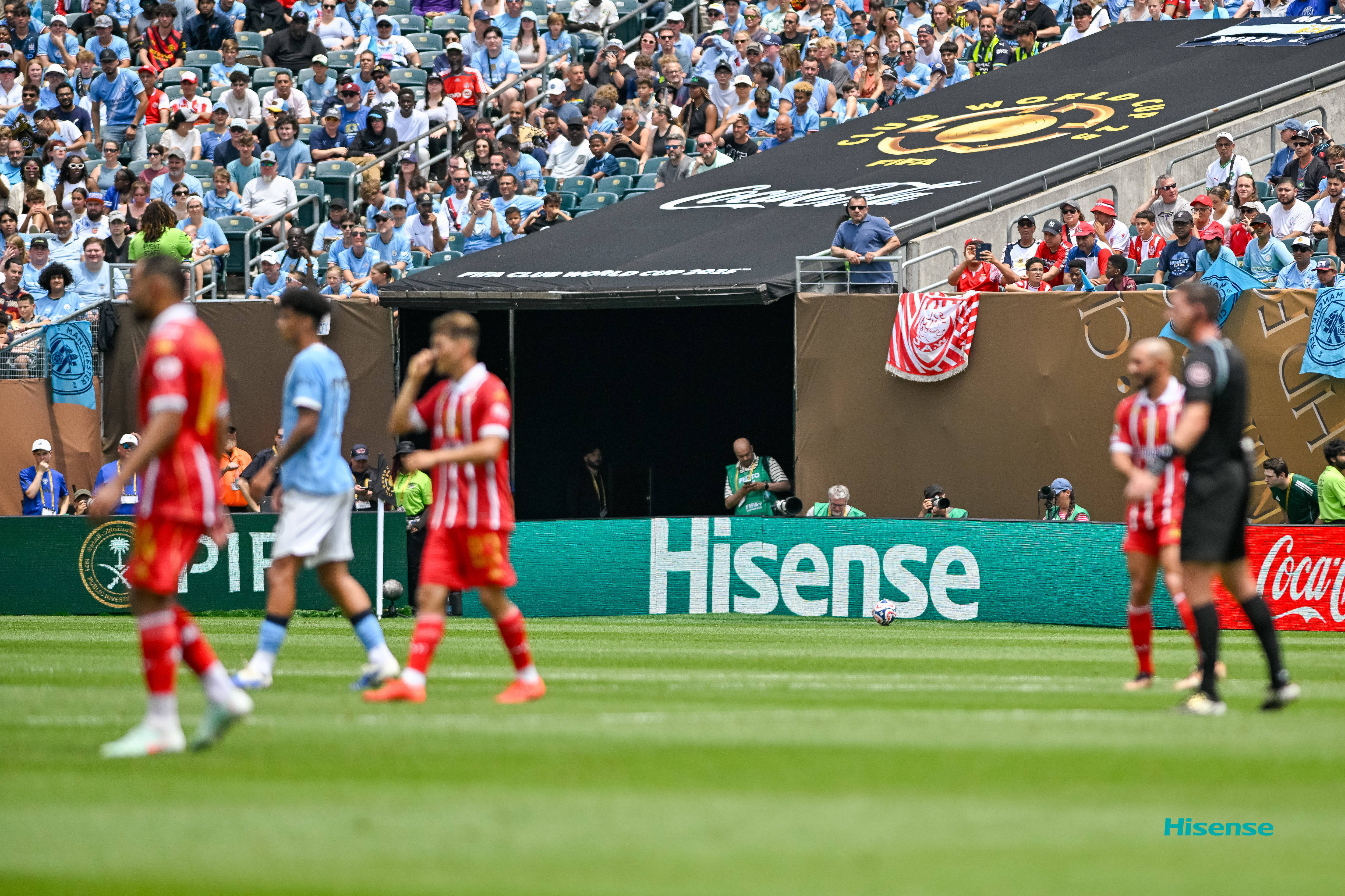 世俱杯三连胜，5-2！两场狂飙11球，曼城夺头名，意甲豪